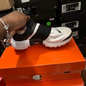 Gently worn Nike. Great condition!! Pre-school size 3.